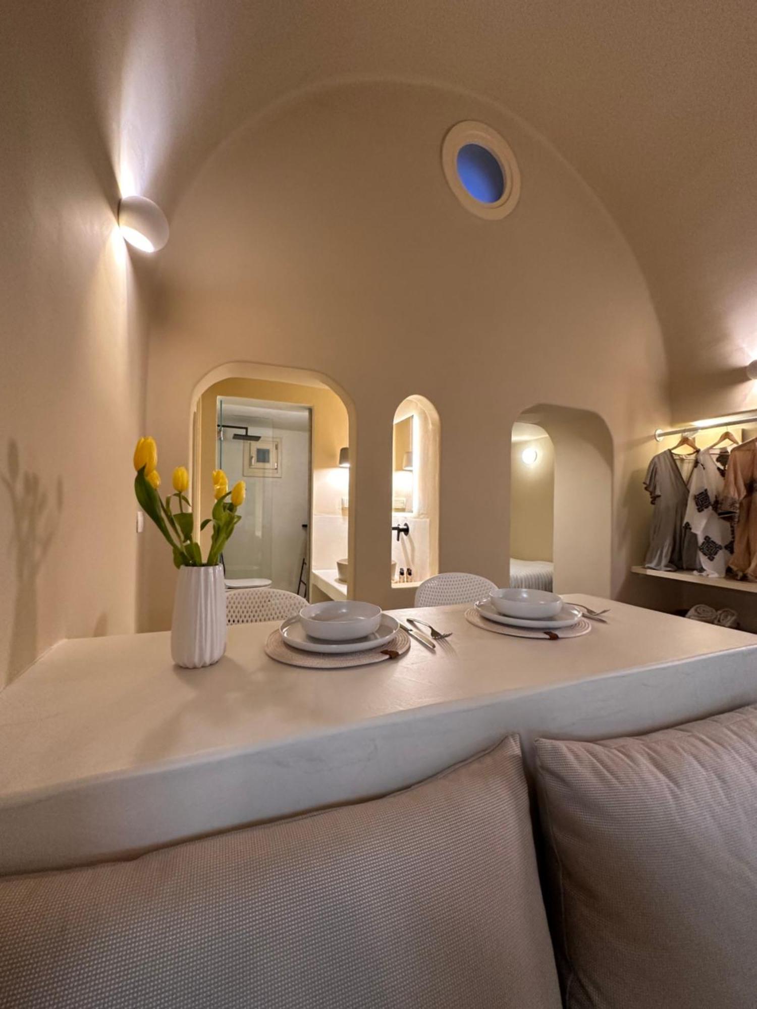 Rockhill Luxury Imerovigli Villa